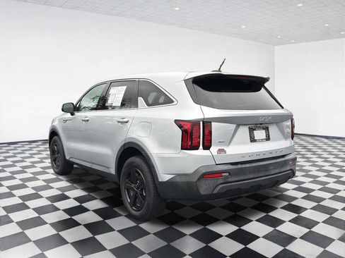 Used 2022 Kia Sorento LX AWD/4WD image 6