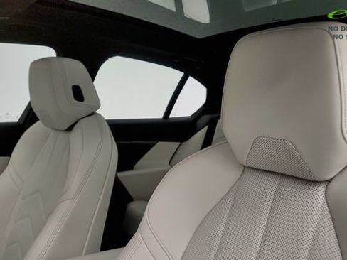 Used 2025 BMW i5 eDrive40i RWD image 50