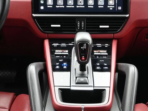 Certified 2023 Porsche Cayenne Platinum Edition AWD/4WD image 24