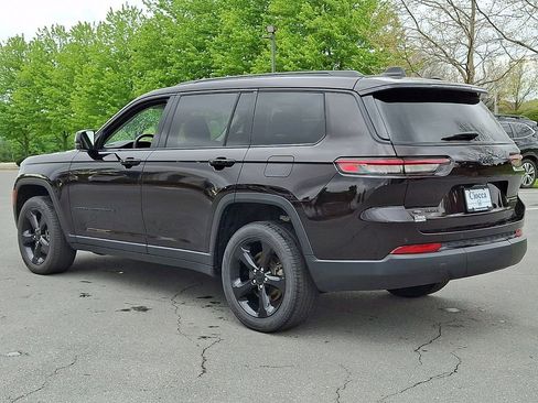 Used 2023 Jeep Grand Cherokee L Limited w/ Black Appearance Package AWD/4WD image 7