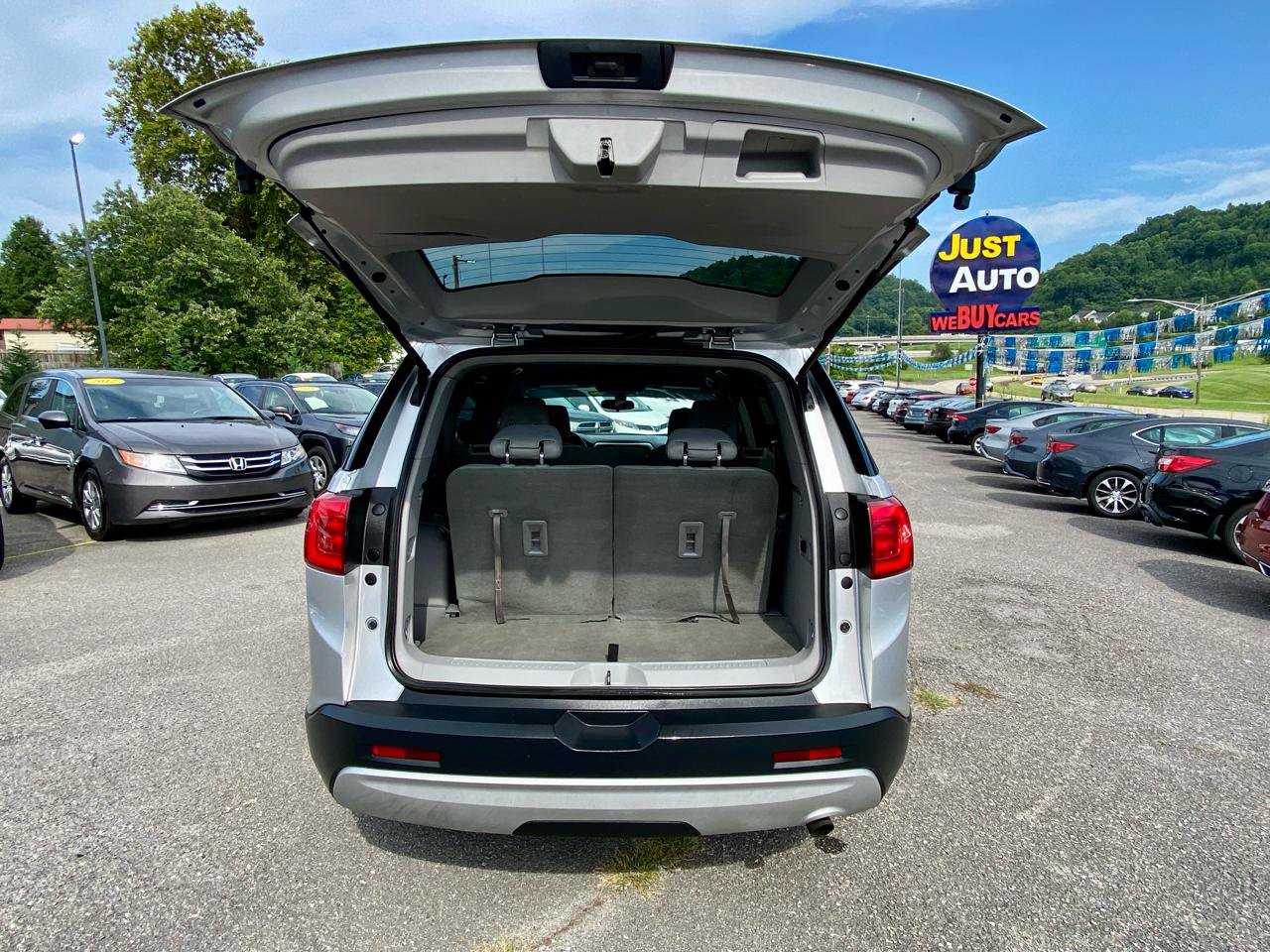 Used 2017 GMC Acadia SLE FWD image 15