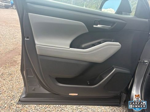 Used 2023 Toyota Highlander XLE image 14