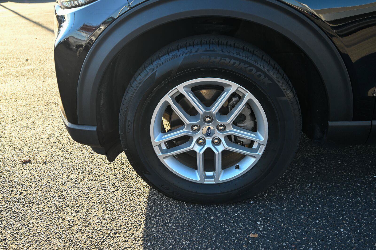 Used 2025 Ford Explorer Active AWD/4WD image 12
