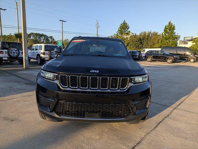 Certified 2025 Jeep Grand Cherokee Laredo RWD image 9