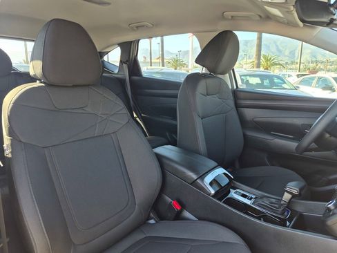 Used 2025 Hyundai Tucson SE image 34