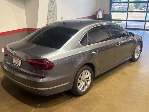 Used 2018 Volkswagen Passat 2.0T SE FWD image 46