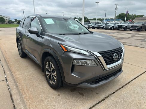Used 2023 Nissan Rogue SV FWD image 2