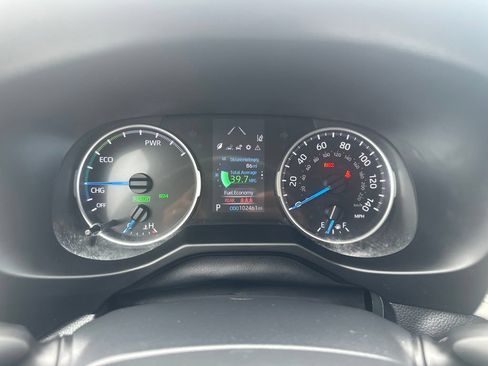Used 2020 Toyota RAV4 XLE w/ Convenience Package AWD/4WD image 2