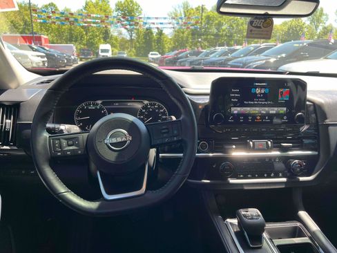 Used 2022 Nissan Pathfinder SL AWD/4WD image 28