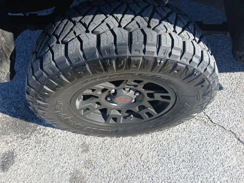 Used 2017 Toyota Tacoma TRD Off-Road w/ Tow Package (A/T) image 27