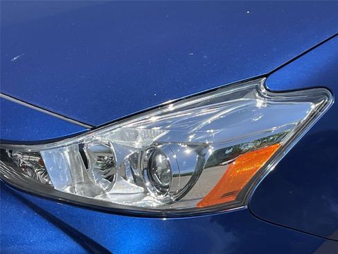 Used 2015 Toyota Prius V Three FWD image 6