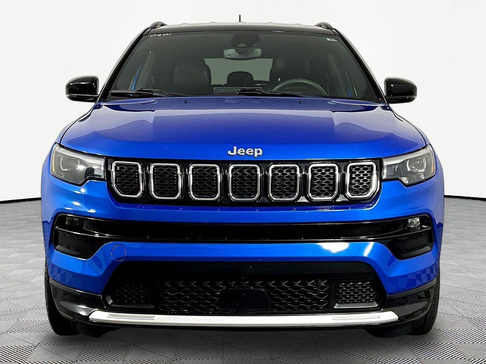 Used 2023 Jeep Compass Limited w/ Elite Group AWD/4WD image 2