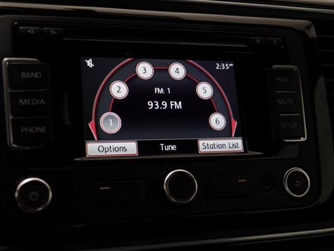 Used 2013 Volkswagen Beetle 2.5 image 9