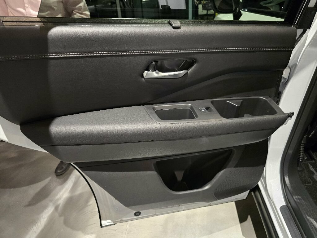 Used 2025 Nissan Pathfinder Platinum w/ Cargo Package FWD image 21