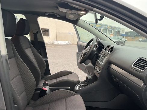 Used 2010 Volkswagen Golf 4-Door image 29