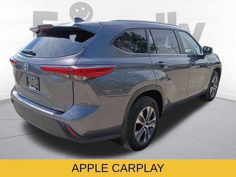 Used 2023 Toyota Highlander XLE AWD/4WD image 5