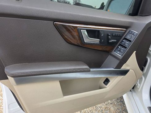 Used 2015 Mercedes-Benz GLK 350 4MATIC image 9