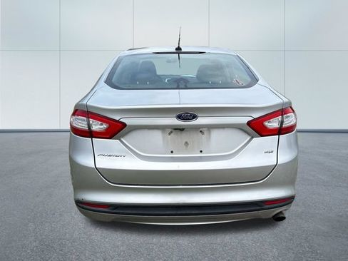 Used 2016 Ford Fusion SE FWD image 3