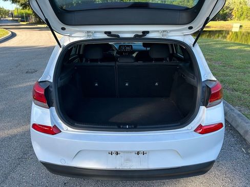 Used 2018 Hyundai Elantra GT image 10