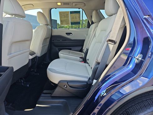 Used 2023 Nissan Pathfinder SL w/ SL Premium Package AWD/4WD image 17