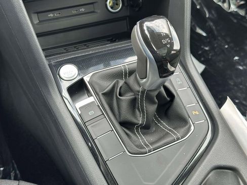 New 2025 Volkswagen Taos SE FWD image 22