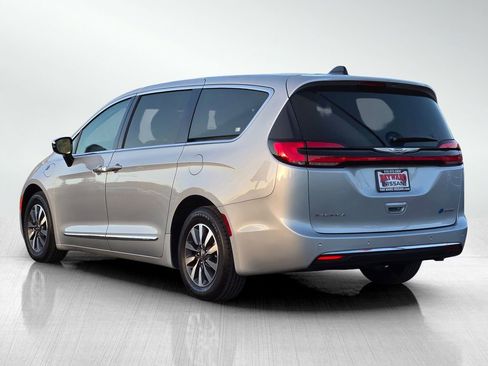 Used 2023 Chrysler Pacifica Limited image 6