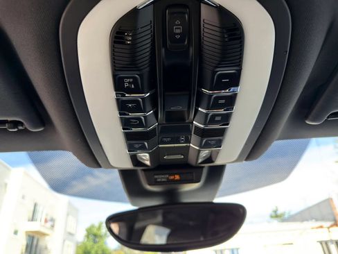 Used 2018 Porsche Macan Sport Edition AWD/4WD image 17