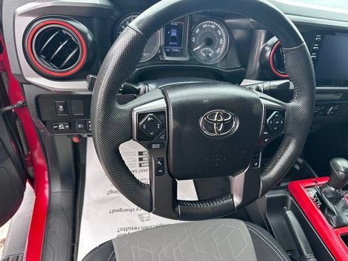 Used 2022 Toyota Tacoma TRD Off-Road AWD/4WD image 20
