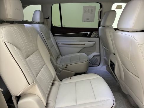 Certified 2026 Buick Enclave Avenir w/ Super Cruise Package AWD/4WD image 16