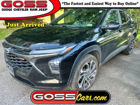 Used 2024 Chevrolet Trax RS w/ Sunroof Package FWD image 1
