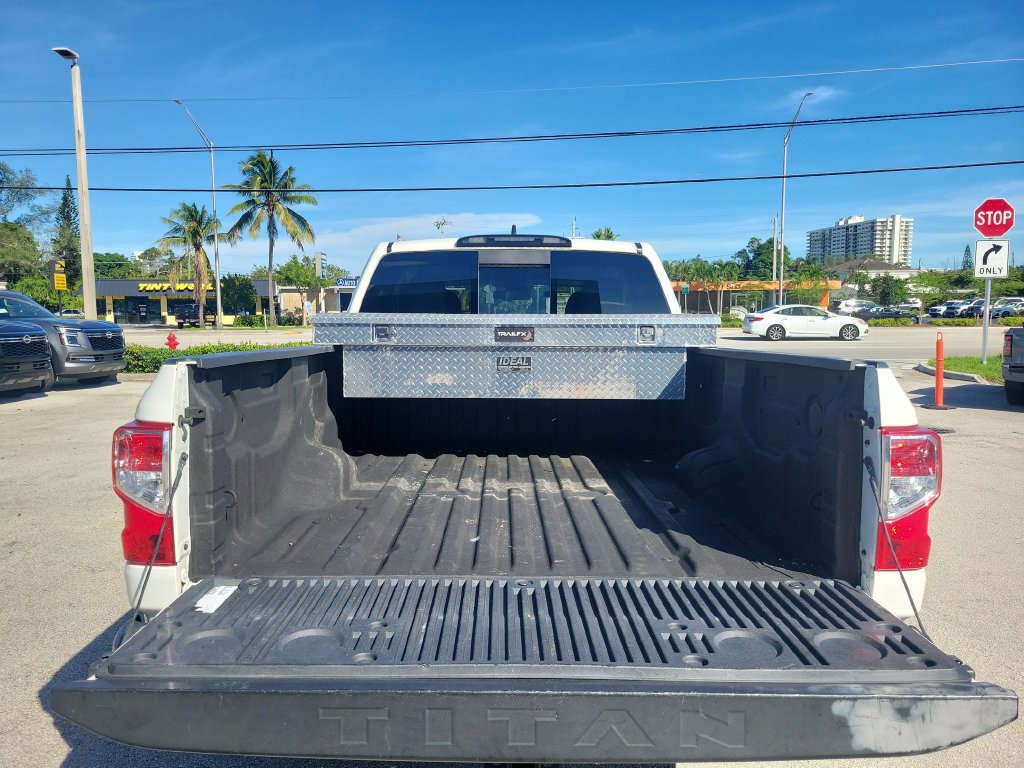 Used 2022 Nissan Titan S RWD image 14
