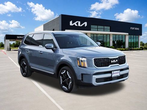 Used 2025 Kia Telluride EX w/ EX Captain's Chair Package FWD image 3