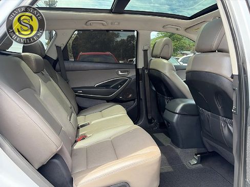 Used 2017 Hyundai Santa Fe FWD image 18