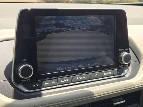 Used 2023 Nissan Rogue SV FWD image 17
