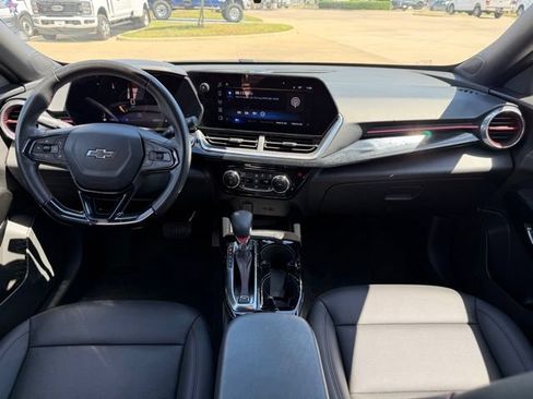 Used 2024 Chevrolet Trax RS w/ Sunroof Package FWD image 21