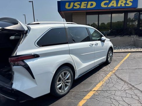 Used 2023 Toyota Sienna Limited AWD/4WD image 6