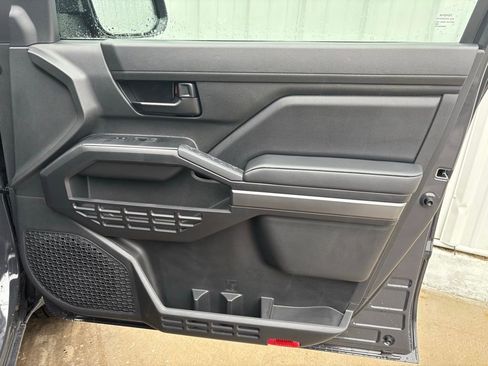 Used 2025 Toyota Tacoma SR5 image 33