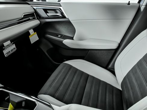 New 2025 Mitsubishi Outlander SE image 26