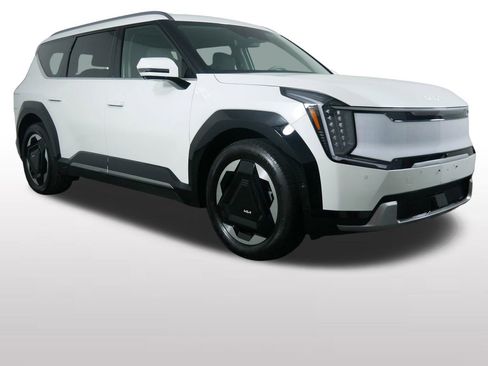 Used 2024 Kia EV9 Land AWD/4WD image 3