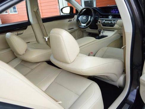 Used 2014 Lexus ES 350 w/ Premium Package FWD image 46