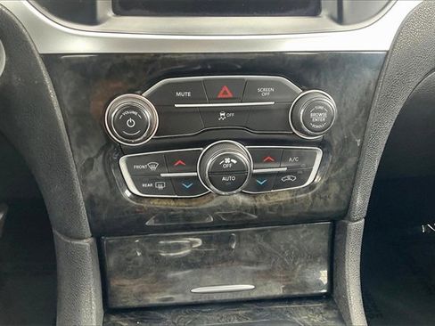 Used 2019 Chrysler 300 Limited image 30