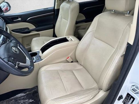 Used 2016 Toyota Highlander Limited Platinum image 12