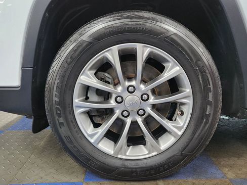 Used 2020 Jeep Cherokee Latitude Plus w/ Cold Weather Group image 60