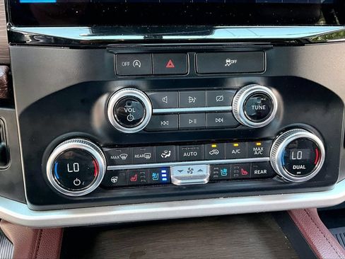 Used 2024 Ford Expedition Limited AWD/4WD image 25