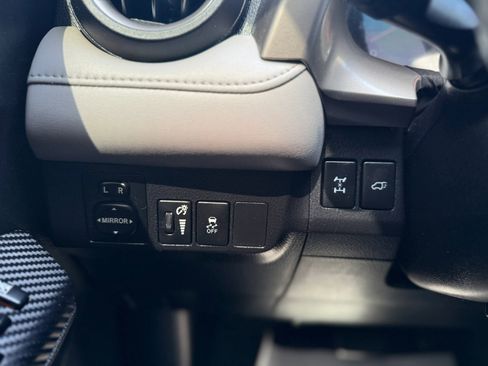 Used 2015 Toyota RAV4 Limited image 25