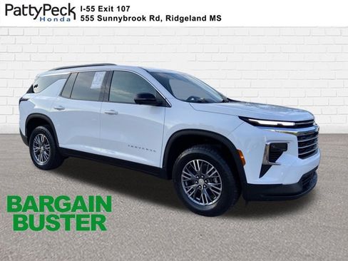 Used 2024 Chevrolet Traverse LT FWD image 1