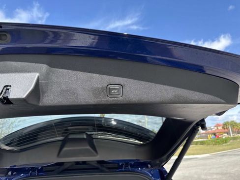 Used 2025 Cadillac XT6 Premium Luxury image 13