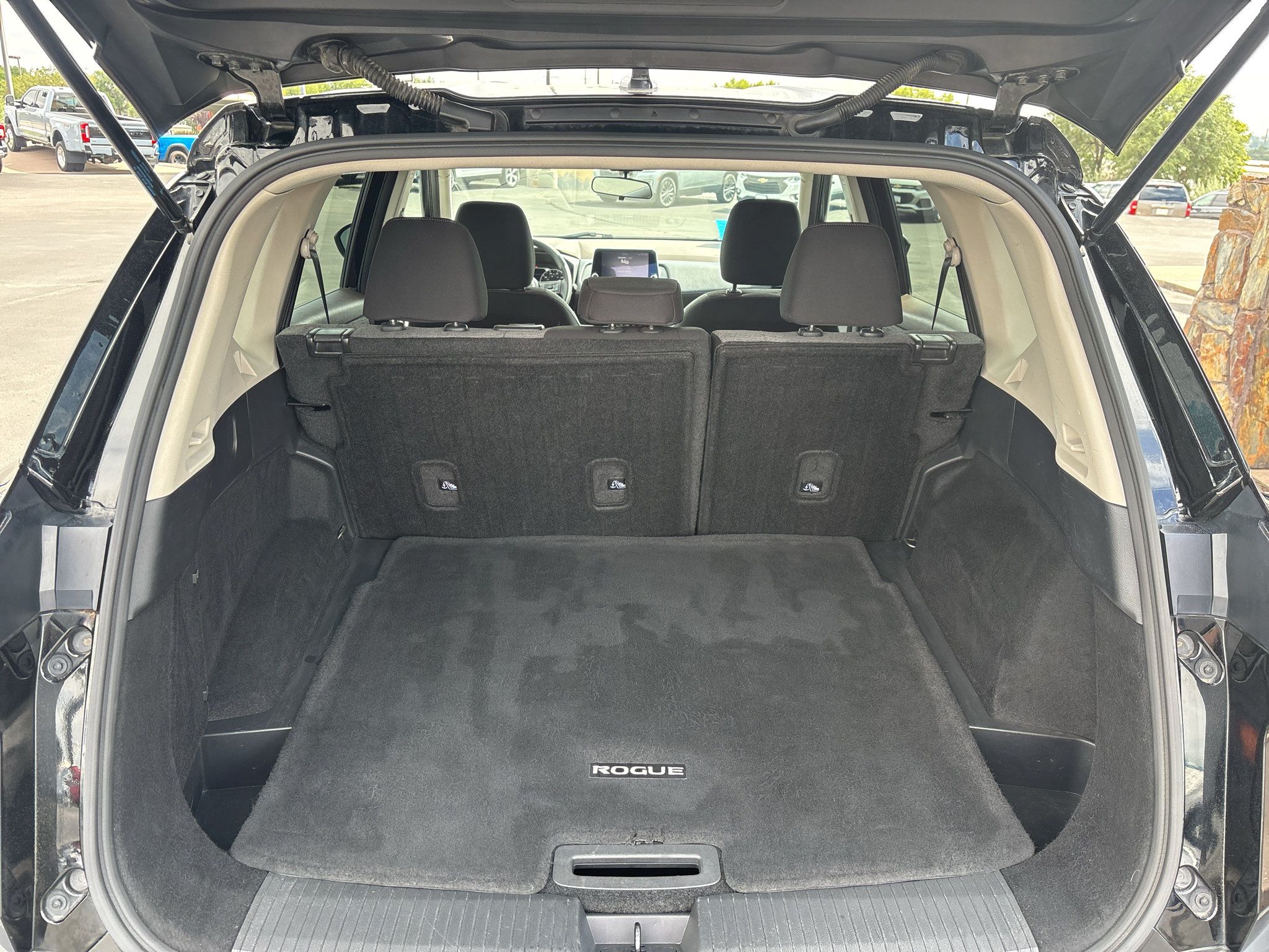 Used 2023 Nissan Rogue SV AWD/4WD image 18