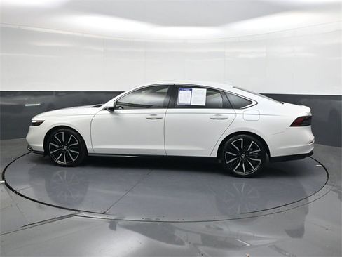 Used 2023 Honda Accord Touring image 7