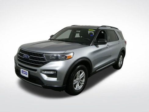 Used 2020 Ford Explorer XLT w/ Equipment Group 202A AWD/4WD image 11